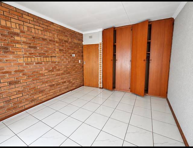 2 BEDROOM TOWNHOUSE FOR SALE IN STRUBENVALE